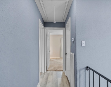 2938 Camelot Lane - Photo Thumbnail 15