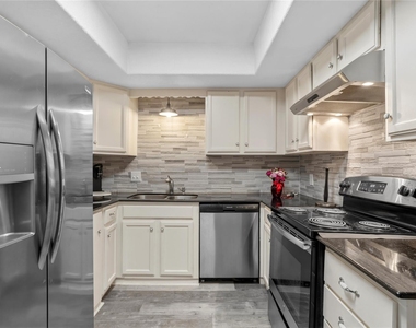 2938 Camelot Lane - Photo Thumbnail 7