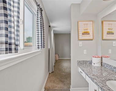 2938 Camelot Lane - Photo Thumbnail 21