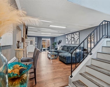 2938 Camelot Lane - Photo Thumbnail 6
