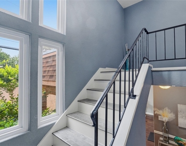 2938 Camelot Lane - Photo Thumbnail 14