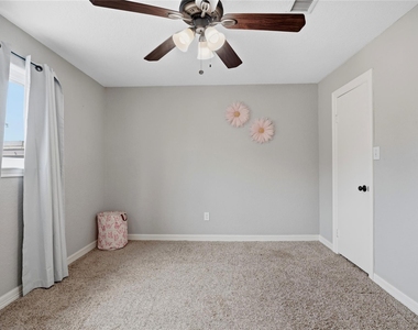 2938 Camelot Lane - Photo Thumbnail 24