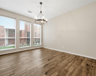3711 Slocom Drive - Photo Thumbnail 9