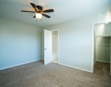 512 Birdsong Drive - Photo Thumbnail 10