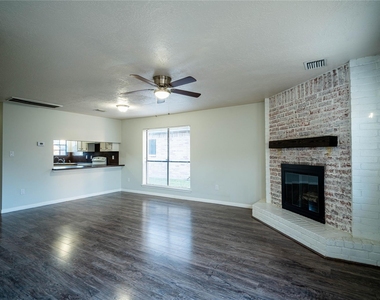512 Birdsong Drive - Photo Thumbnail 3