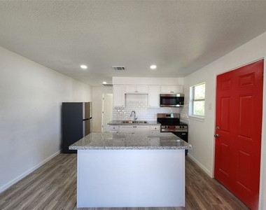 2706 Berry Street - Photo Thumbnail 1