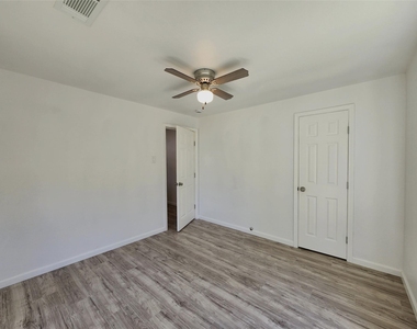 2706 Berry Street - Photo Thumbnail 3