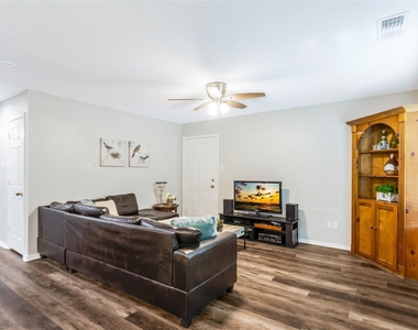 209 Cooner Street - Photo Thumbnail 3