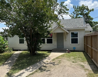 820 Bennington Street - Photo Thumbnail 9