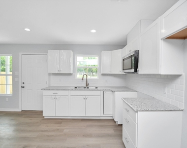 8595 Parkway Dr - Photo Thumbnail 8
