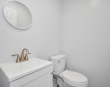 8595 Parkway Dr - Photo Thumbnail 15