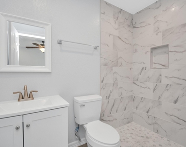 8595 Parkway Dr - Photo Thumbnail 14