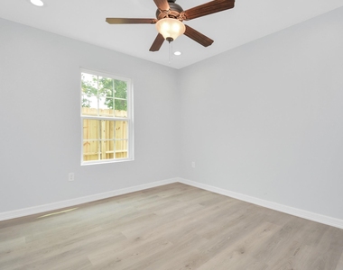 8595 Parkway Dr - Photo Thumbnail 11