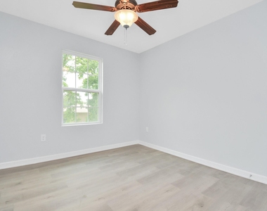 8595 Parkway Dr - Photo Thumbnail 19