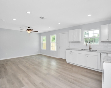 8595 Parkway Dr - Photo Thumbnail 7