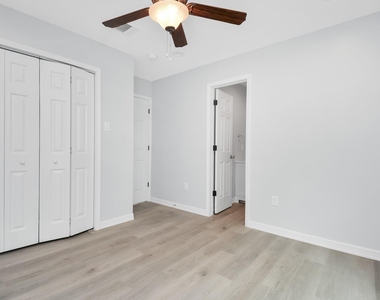 8595 Parkway Dr - Photo Thumbnail 12