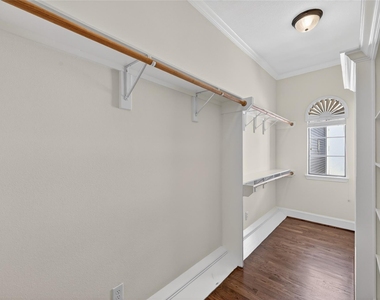 5305 Lillian Street - Photo Thumbnail 11