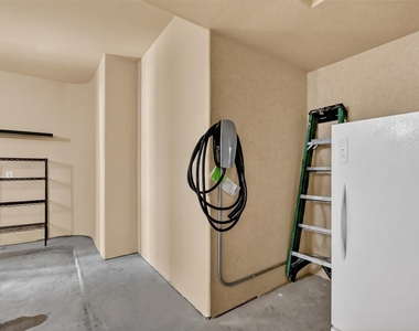 5305 Lillian Street - Photo Thumbnail 18