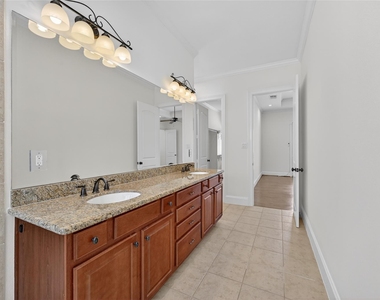 5305 Lillian Street - Photo Thumbnail 8