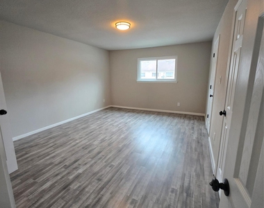 8355 Nairn Street - Photo Thumbnail 8
