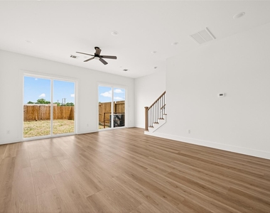 7422 Maxroy Street - Photo Thumbnail 6