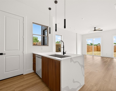 7422 Maxroy Street - Photo Thumbnail 12