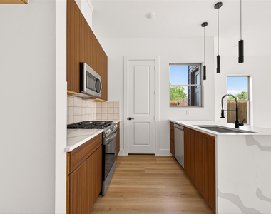 7422 Maxroy Street - Photo Thumbnail 11