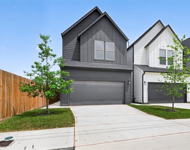 7422 Maxroy Street - Photo Thumbnail 1