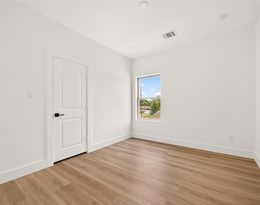 7422 Maxroy Street - Photo Thumbnail 28