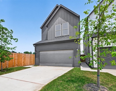 7422 Maxroy Street - Photo Thumbnail 2