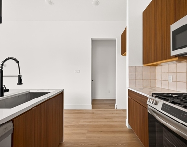 7422 Maxroy Street - Photo Thumbnail 16