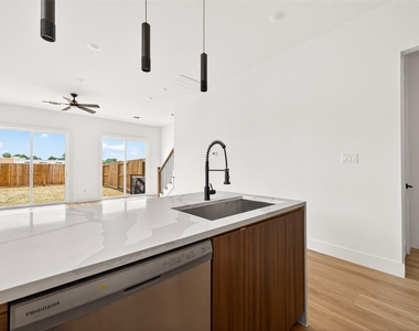 7422 Maxroy Street - Photo Thumbnail 14