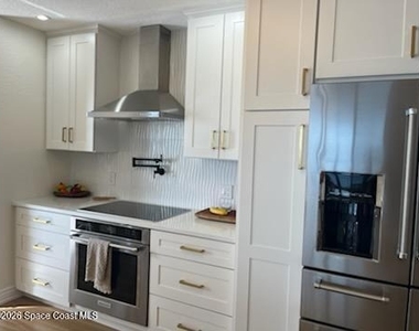 102 Riverside Drive - Photo Thumbnail 12
