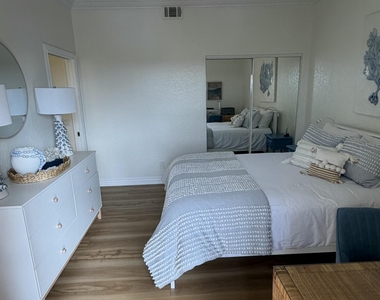 102 Riverside Drive - Photo Thumbnail 24