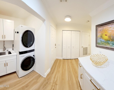 102 Riverside Drive - Photo Thumbnail 27