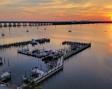 102 Riverside Drive - Photo Thumbnail 32