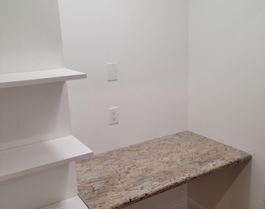 102 Riverside Drive - Photo Thumbnail 26