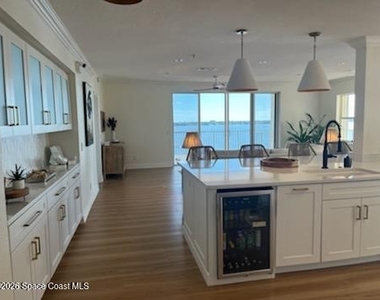 102 Riverside Drive - Photo Thumbnail 9