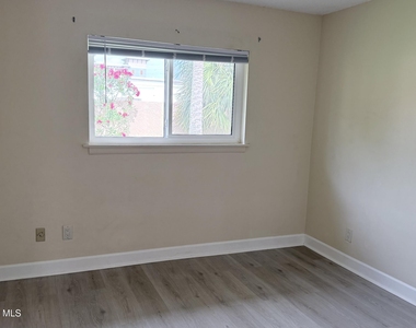 1145 N Shannon Avenue - Photo Thumbnail 13
