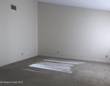 1145 N Shannon Avenue - Photo Thumbnail 3