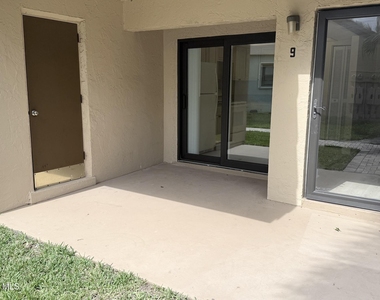 1145 N Shannon Avenue - Photo Thumbnail 16
