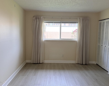 1145 N Shannon Avenue - Photo Thumbnail 9