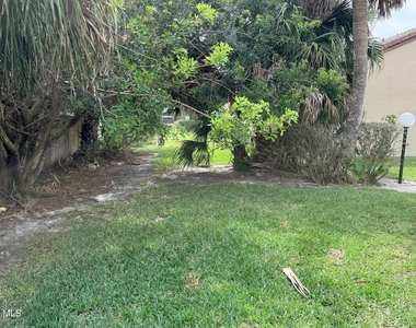 1145 N Shannon Avenue - Photo Thumbnail 18
