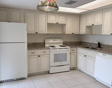 1145 N Shannon Avenue - Photo Thumbnail 5