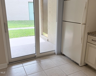1145 N Shannon Avenue - Photo Thumbnail 7