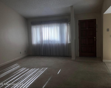 1145 N Shannon Avenue - Photo Thumbnail 4
