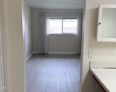 1145 N Shannon Avenue - Photo Thumbnail 10