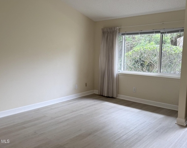 1145 N Shannon Avenue - Photo Thumbnail 2