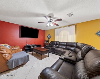 4635 Elena Way - Photo Thumbnail 7