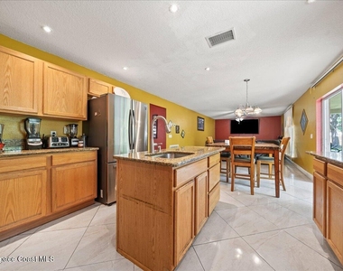 4635 Elena Way - Photo Thumbnail 10